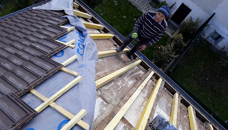 Réparation et rénovation de toiture à Voisins-le-Bretonneux 78960 dans la Yvelines Réparation et rénovation de toiture à Voisins-le-Bretonneux 78960 dans la Yvelines